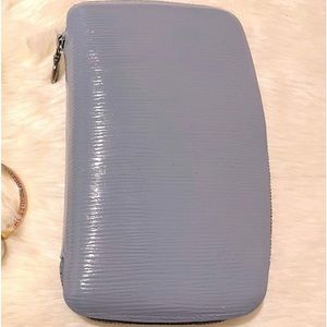 TRADED 💕 Louis Vuitton zippy wallet organizer card holder